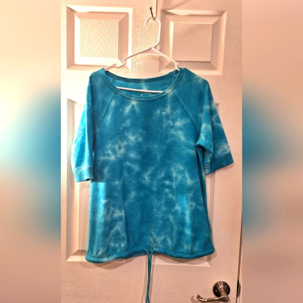 Size medium short sleeve sweatshirt